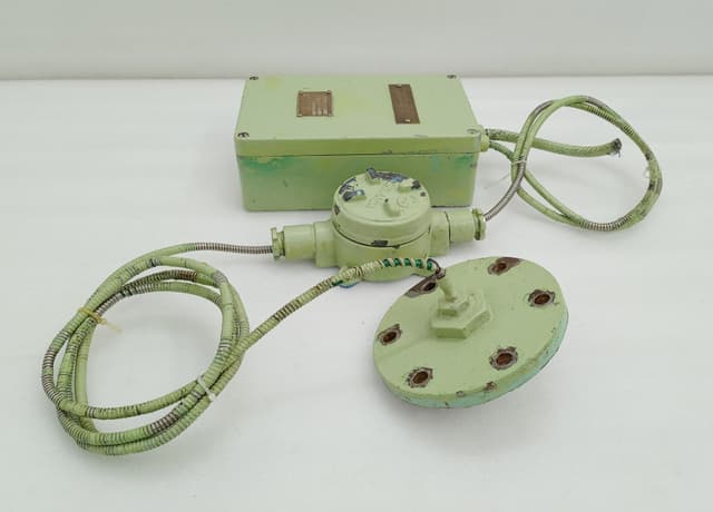 Mitsui AVM-DH1 Driver Housing for Axial Vibration Monitor w/ VK-143P1 Transducer