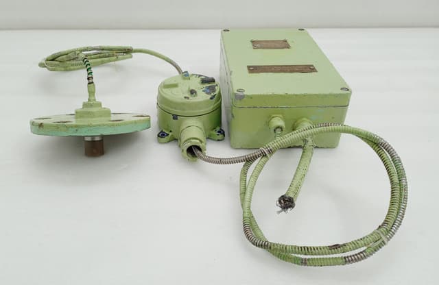 Mitsui AVM-DH1 Driver Housing for Axial Vibration Monitor w/ VK-143P1 Transducer