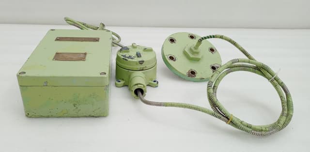 Mitsui AVM-DH1 Driver Housing for Axial Vibration Monitor w/ VK-143P1 Transducer