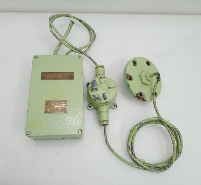 Mitsui AVM-DH1 Driver Housing for Axial Vibration Monitor w/ VK-143P1 Transducer
