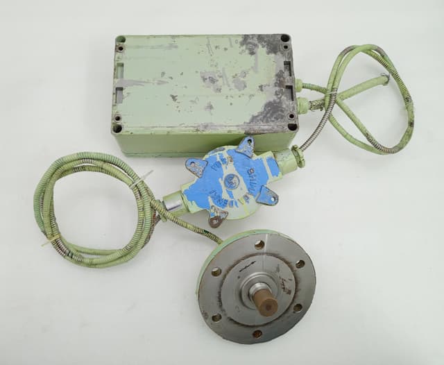 Mitsui AVM-DH1 Driver Housing for Axial Vibration Monitor w/ VK-143P1 Transducer