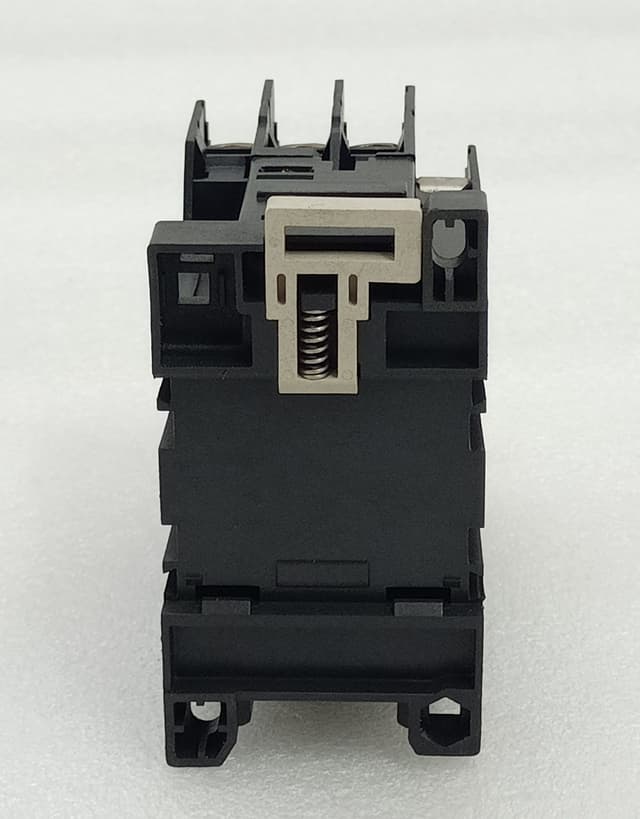 Yaskawa HI-20J Magnetic Contactor JEM 1038 3-Pole 35A 7.5kW Motor Starter 15HP