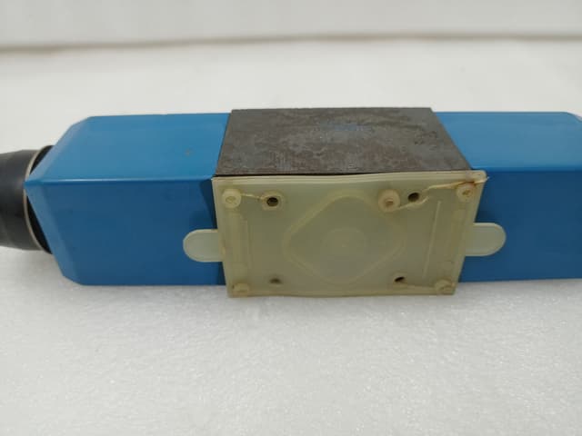 EATON Vickers DG4V 3S 6C H M U DJ5 60 Solenoid Control Valve / Vickers DJ 856537