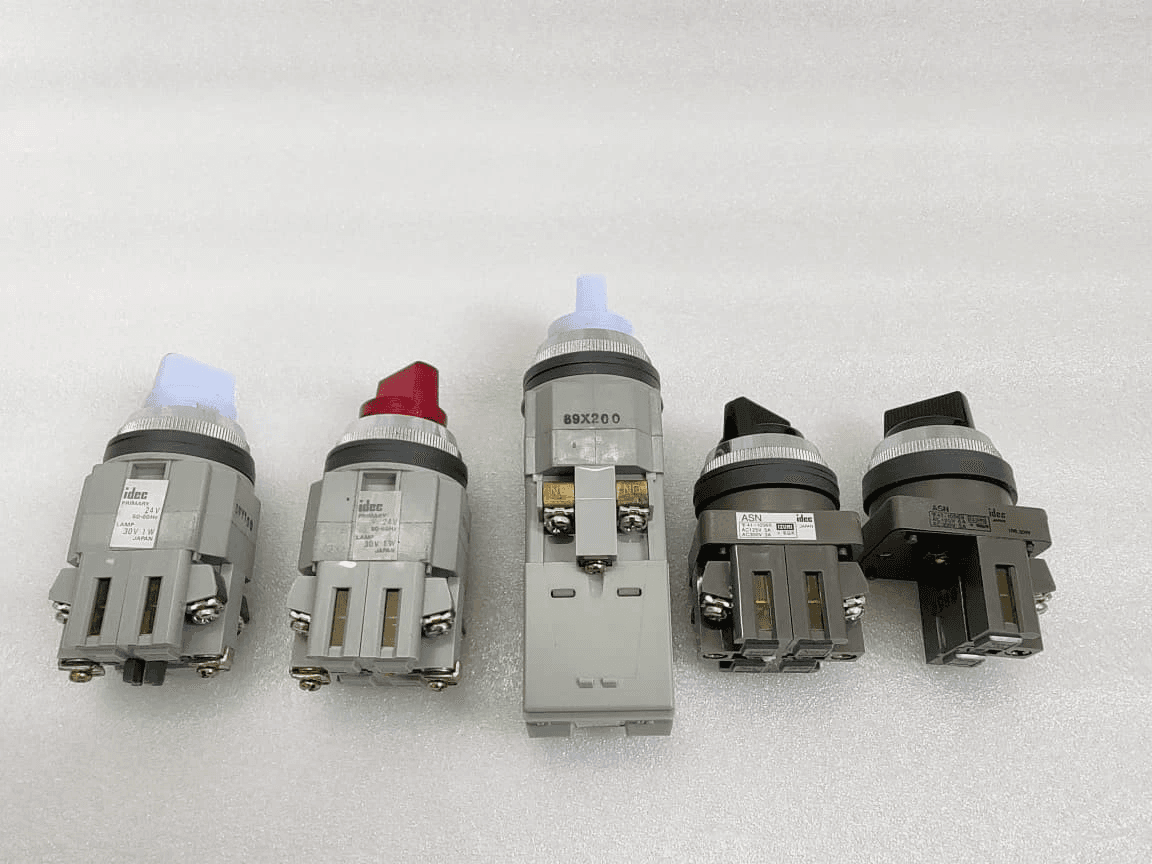 IDEC Selector Switch 5pc LOT - ASN 41-10569 ASN 307S ASN 310 ASLN21620NW