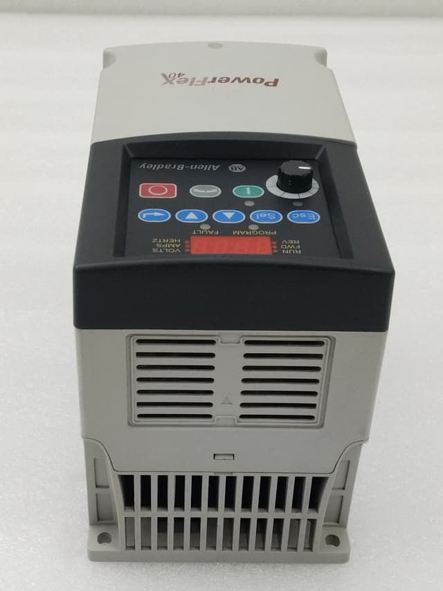 Allen Bradley PowerFlex 40 AC Drive 22B-D1P4N104 0.4kW 0.5HP 380-480V / AC Drive