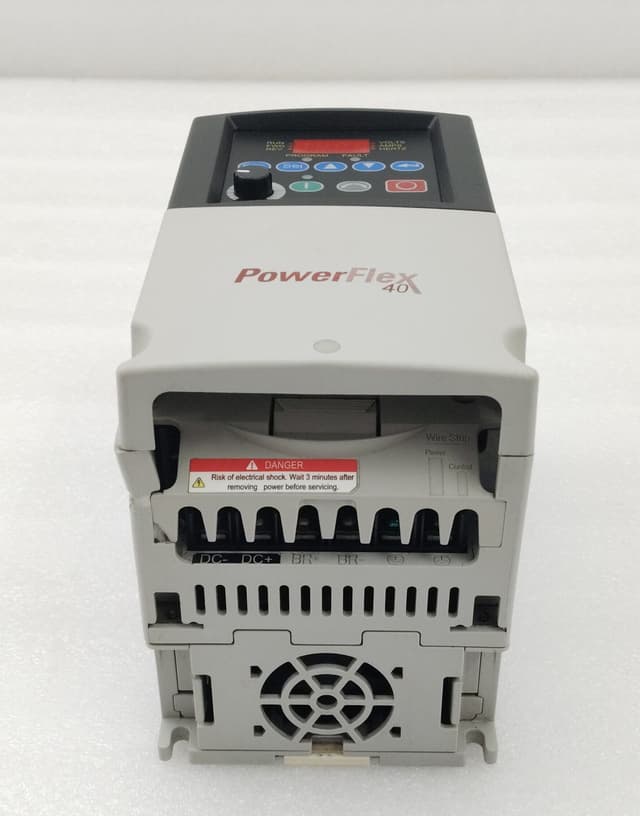 Allen Bradley PowerFlex 40 AC Drive 22B-D1P4N104 0.4kW 0.5HP 380-480V / AC Drive