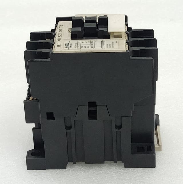 Yaskawa HI-20J Magnetic Contactor JEM 1038 3-Pole 35A 7.5kW Motor Starter 15HP