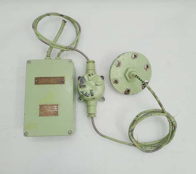 Mitsui AVM-DH1 Driver Housing for Axial Vibration Monitor w/ VK-143P1 Transducer