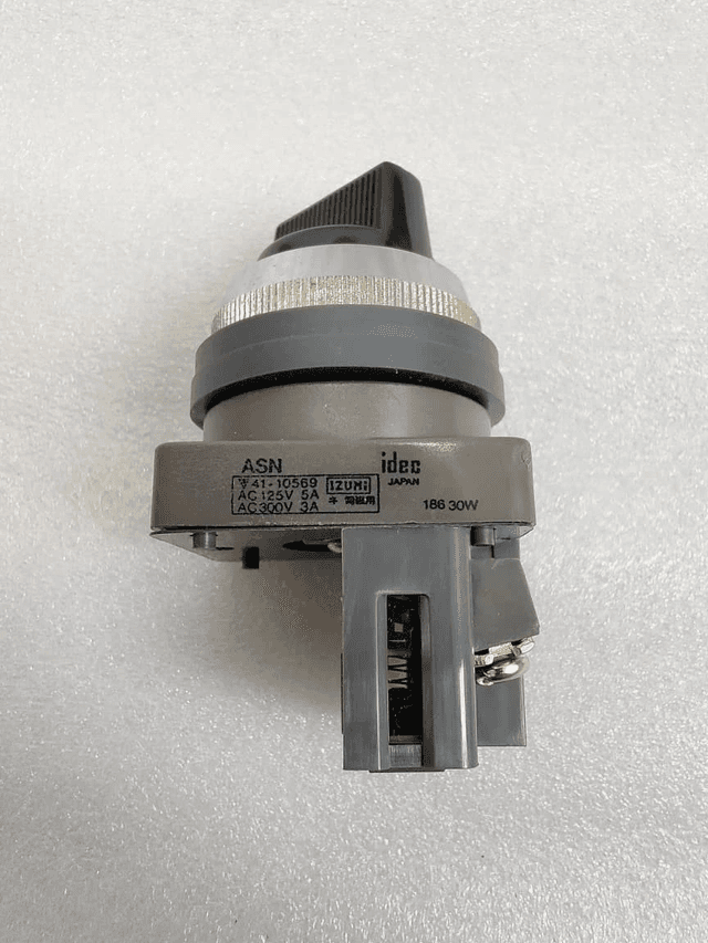 IDEC Selector Switch 5pc LOT - ASN 41-10569 ASN 307S ASN 310 ASLN21620NW