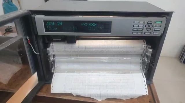 Yokogawa DR240 Hybrid Recorder 100 - 240 VAC 50/60Hz 130VA Max