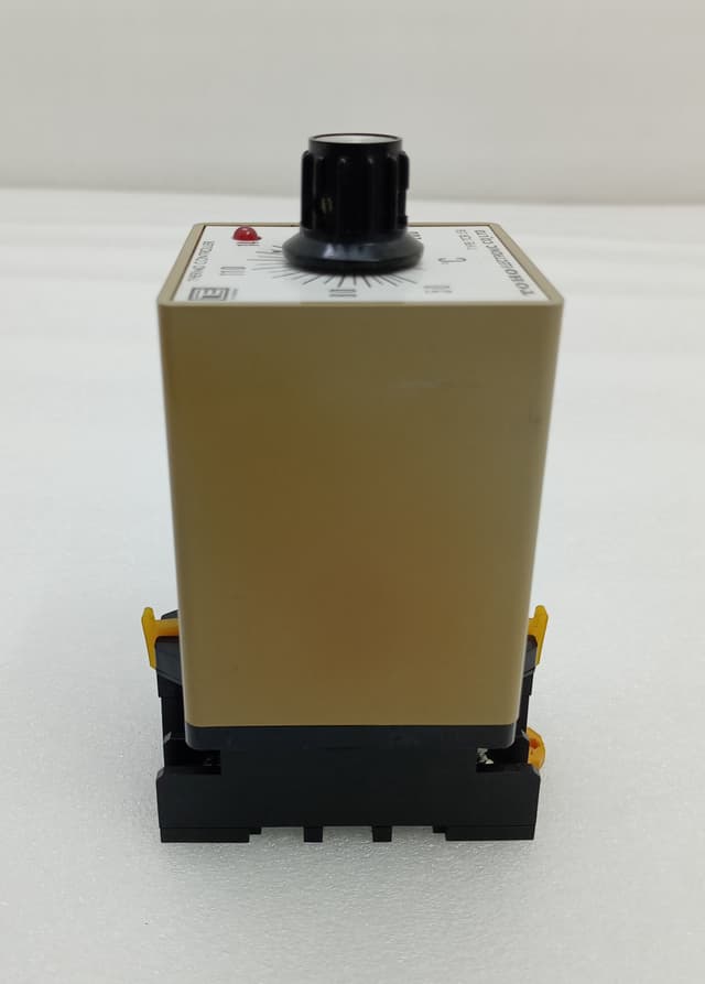 SUNFLAME FE-61R FLAME EYE RELAY AC100/110V SFE-1.SFE-1-S P-628.P-621