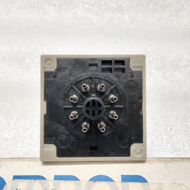 Omron H3CR-H8L Timer 0.6-12 min 100110120VAC 5060Hz  Timer (Power off Delay)