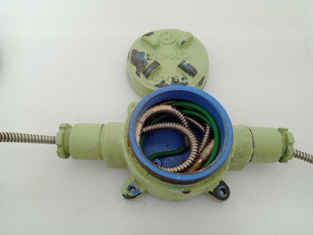 Mitsui AVM-DH1 Driver Housing for Axial Vibration Monitor w/ VK-143P1 Transducer