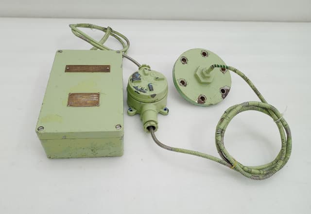 Mitsui AVM-DH1 Driver Housing for Axial Vibration Monitor w/ VK-143P1 Transducer