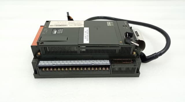 Mitsubishi MELSEC A0J2HCPU PLC CPU Module with A0J2-E56DT I/O Extension Bundle